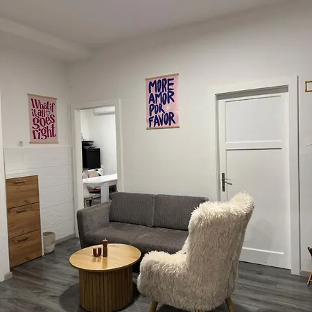 Laros Apartment *