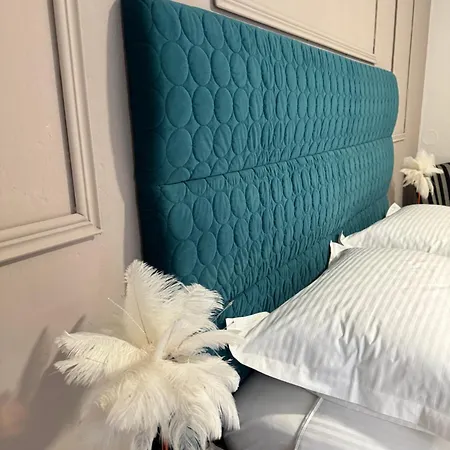 Laros Apartment Split
