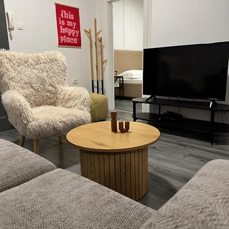 Laros Apartment *